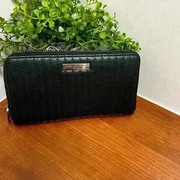 Adrienne Vittadini Studio Zip Around Black Wallet - Picture 1 of 11